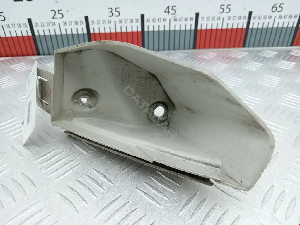 Кронштейн-направляющая бампера 8V4117A881A