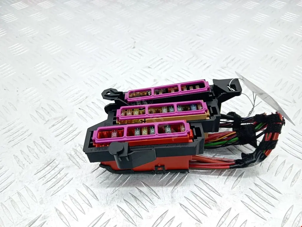 Блок предохранителей 8K2971845A
