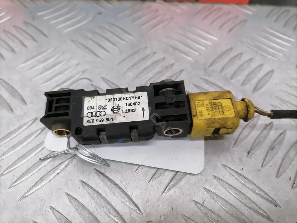 Датчик удара 8E0959651, 8E0959651B, V10720874
