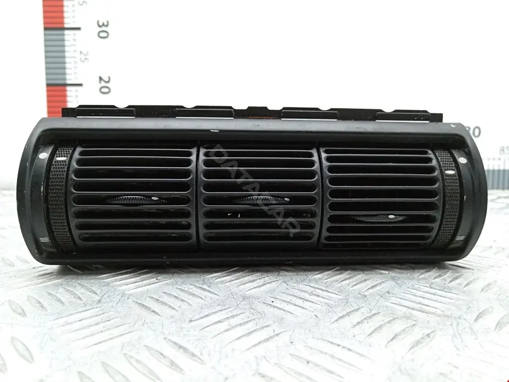 Дефлектор обдува салона YM21A014C21
