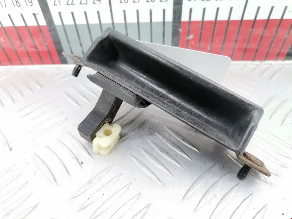 Ручка крышки багажника GJ6A568C0N
