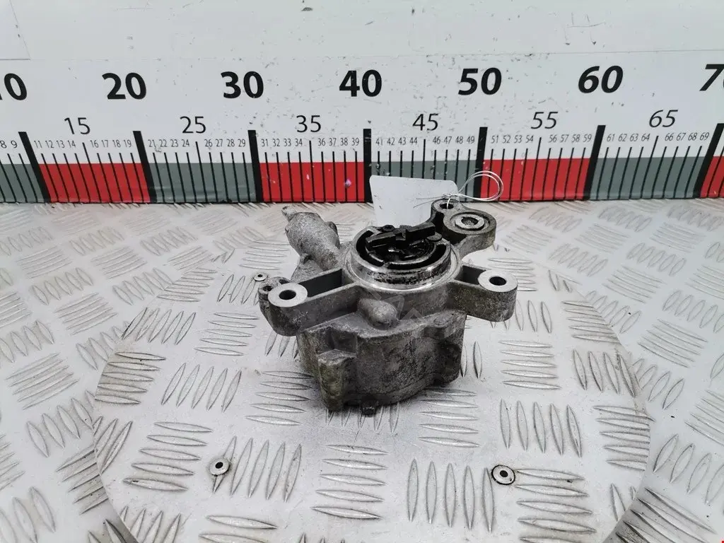 Вакуумный насос 1313802, 1479777, 1543837