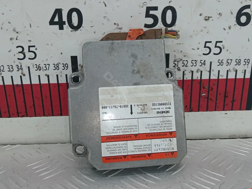 Блок управления подушками безопасности 3891079J11, 5WK43631