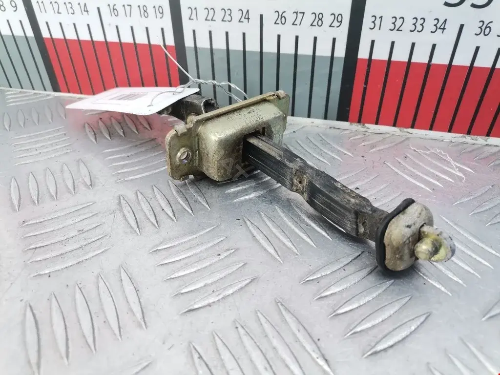 Ограничитель двери GJ6A72270B
