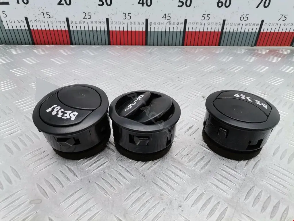 Дефлектор обдува салона 96602404