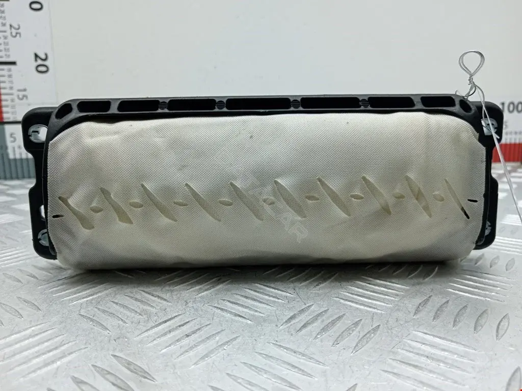Подушка безопасности 34104833A