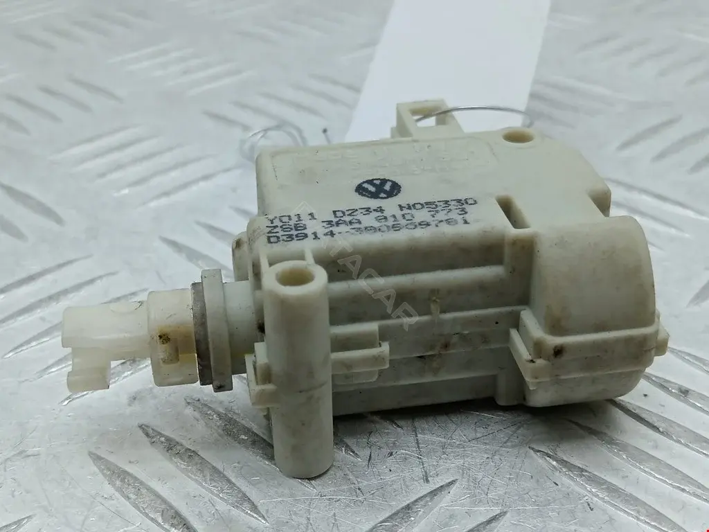 Актуатор лючка топливного бака 16SKV403, 3AA810773, A7214107