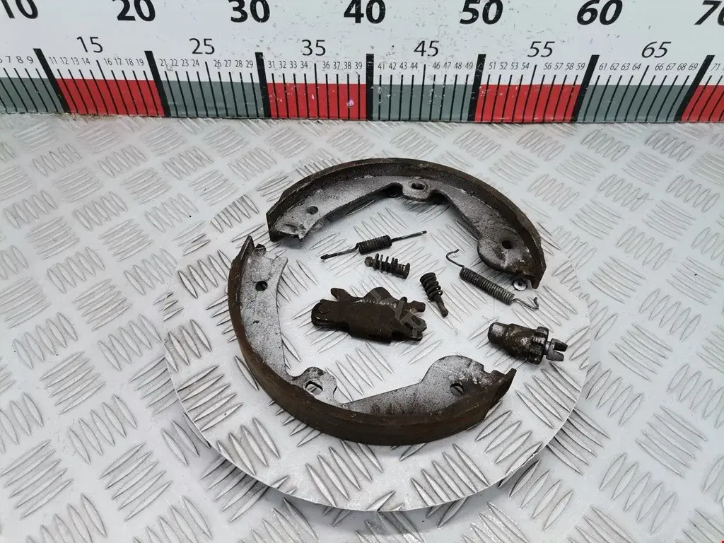 Колодки ручника 1898797
