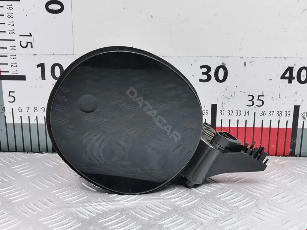 Крышка лючка топливного бака AM51U405A02AB