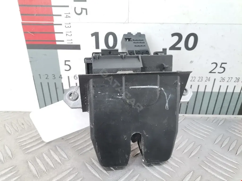 Замок крышки багажника 8M51R442A66DB
