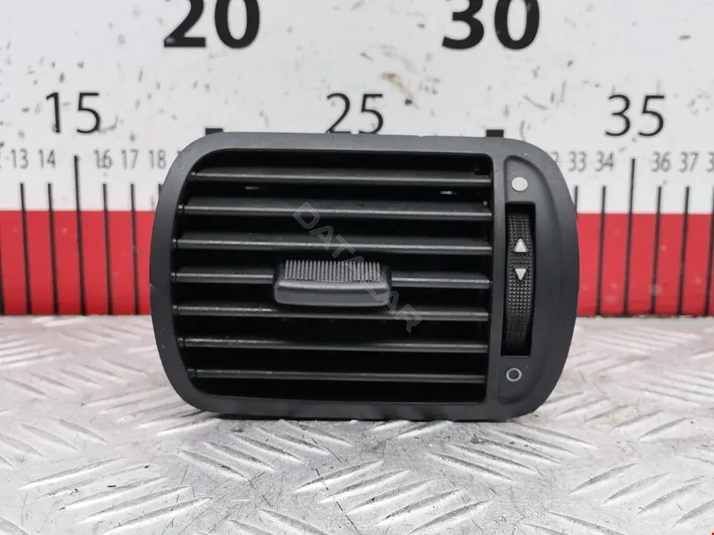 Дефлектор обдува салона 8L0820901
