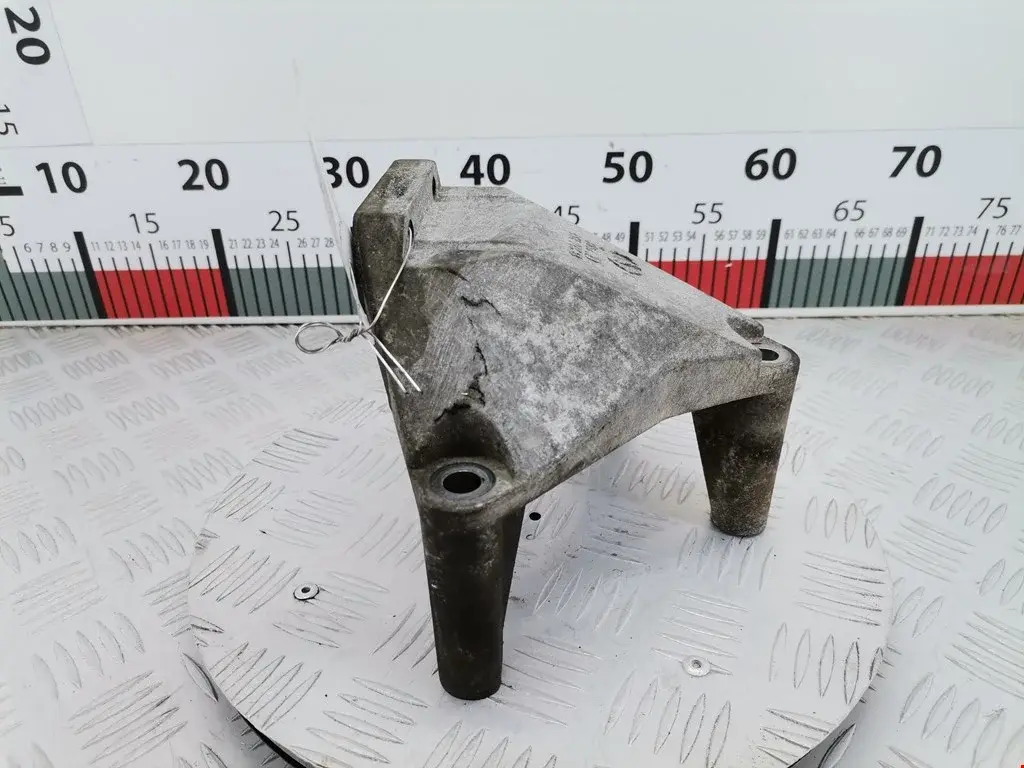 Кронштейн двигателя 13226751, 90539247