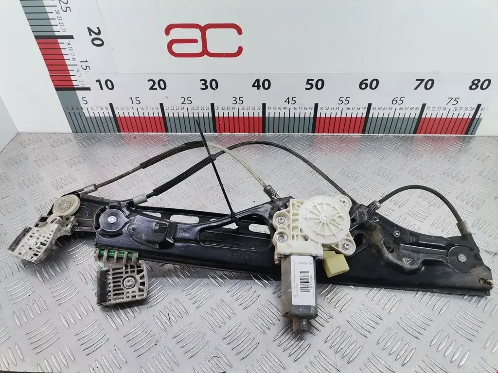 Стеклоподъемник 014386, 01SKV682, 1615120