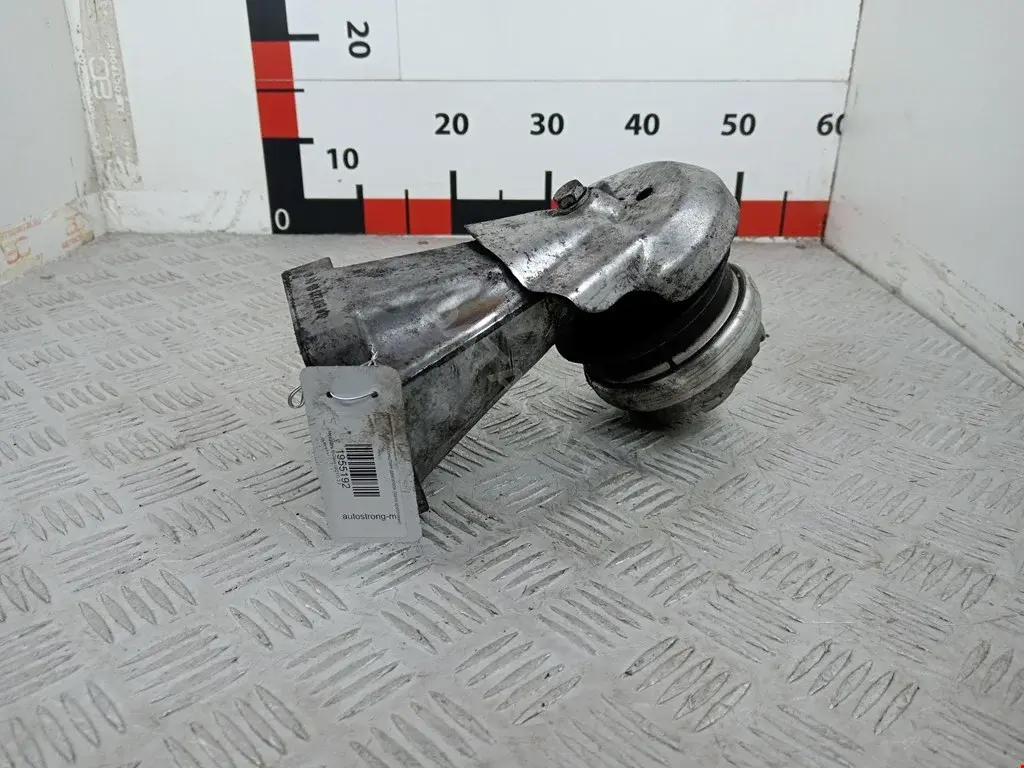 Кронштейн двигателя A6112230804
