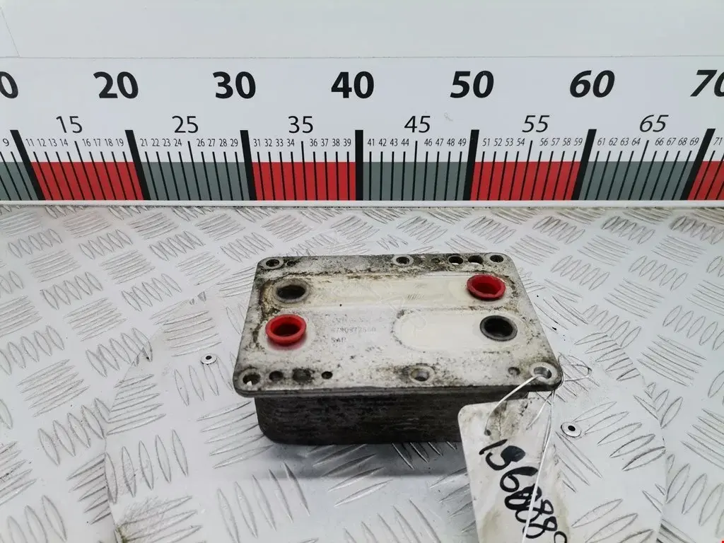 Масляный радиатор двигателя 415681, 6790972560, 7700114039