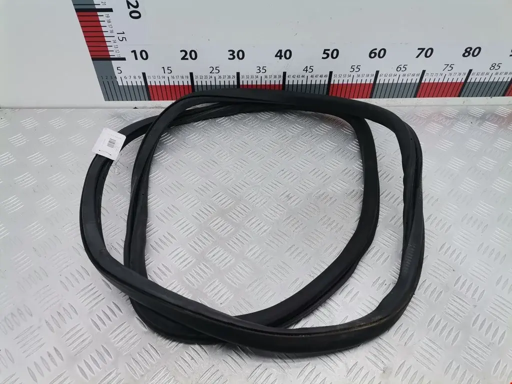Уплотнитель двери 5N0867913