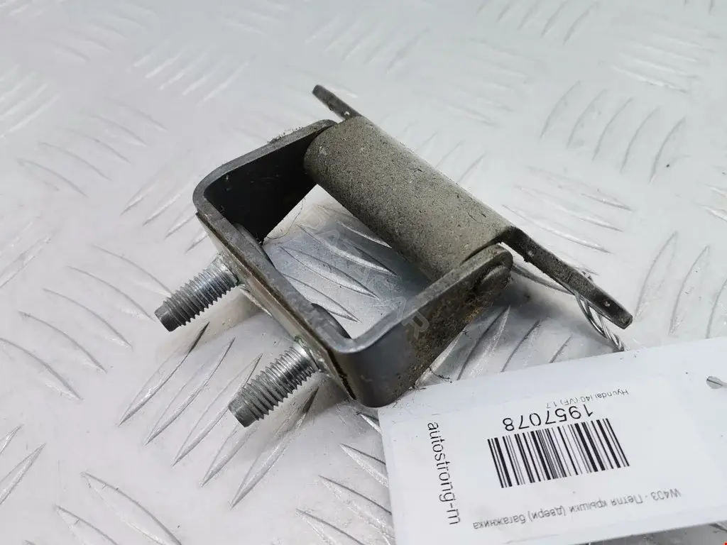 Петля крышки багажника 797102S000