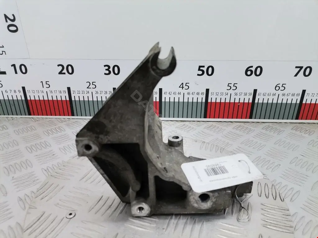 Кронштейн компрессора кондиционера 2M5V10039AC