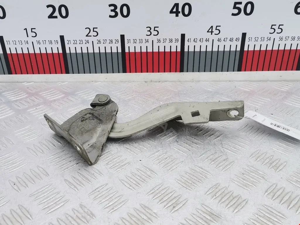 Петля капота MR959618