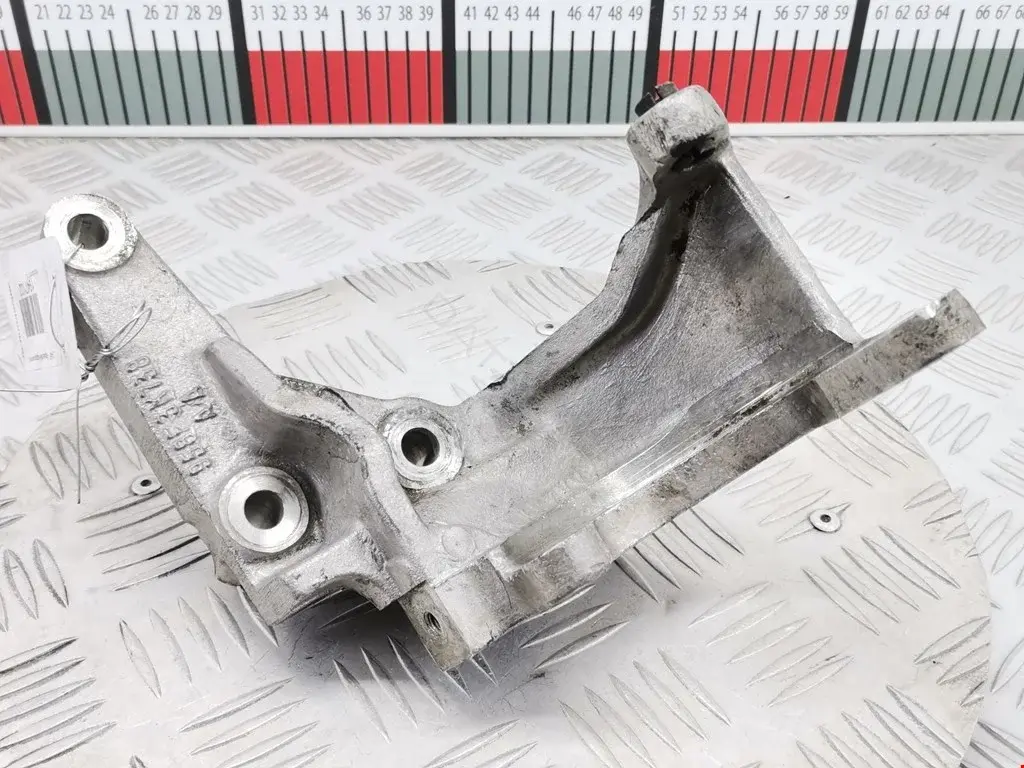 Кронштейн гидроусилителя 958F3K738AA