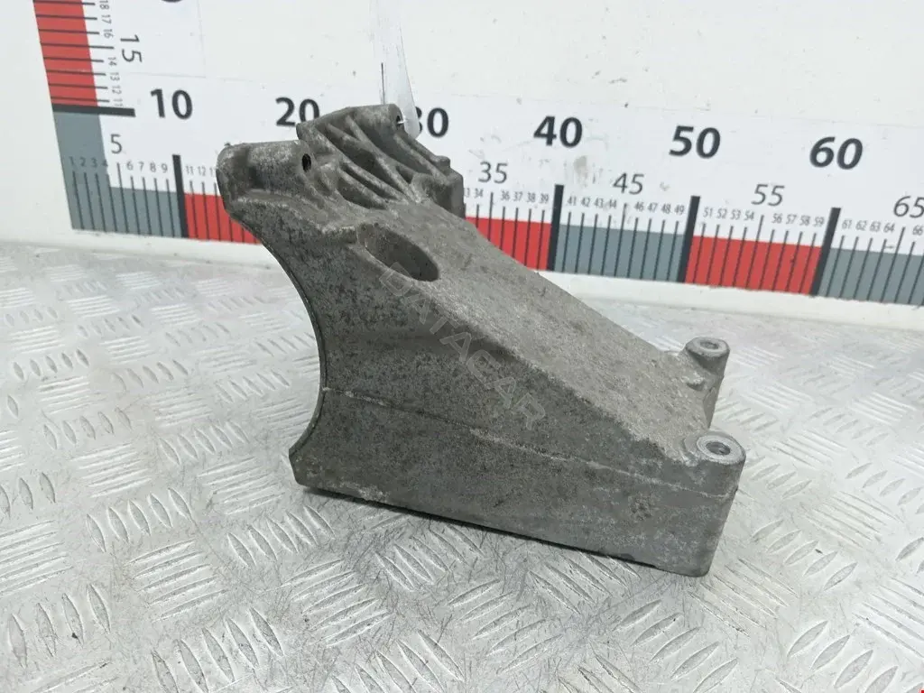 Кронштейн компрессора кондиционера 1947156