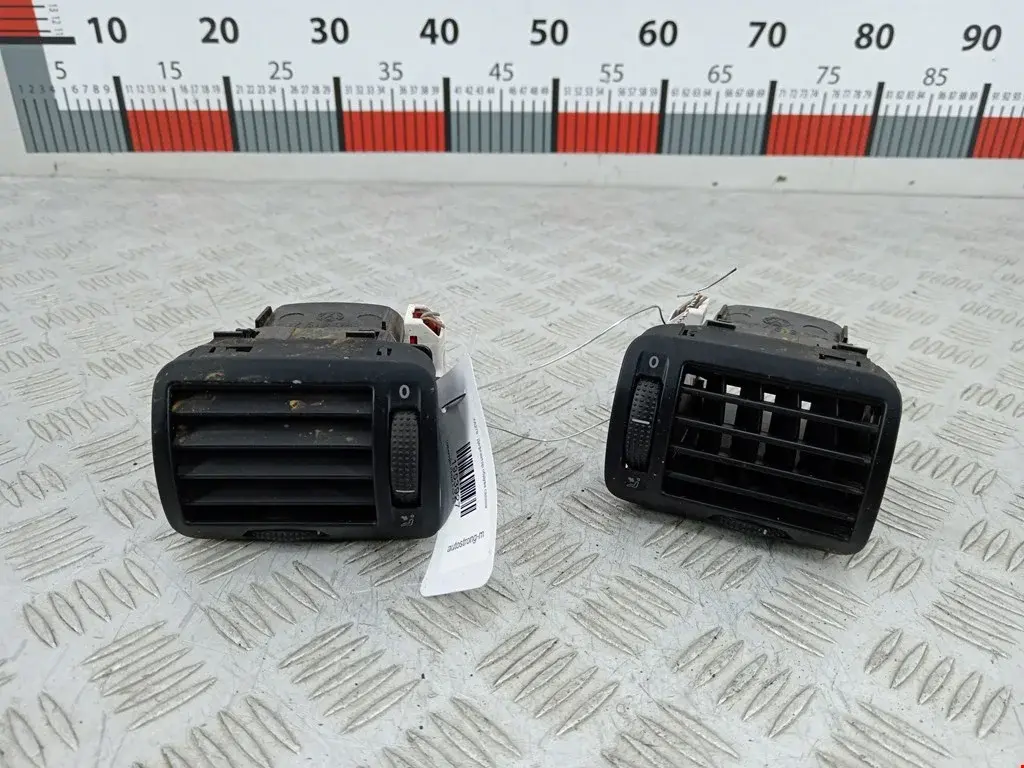 Дефлектор обдува салона 3B0819703D