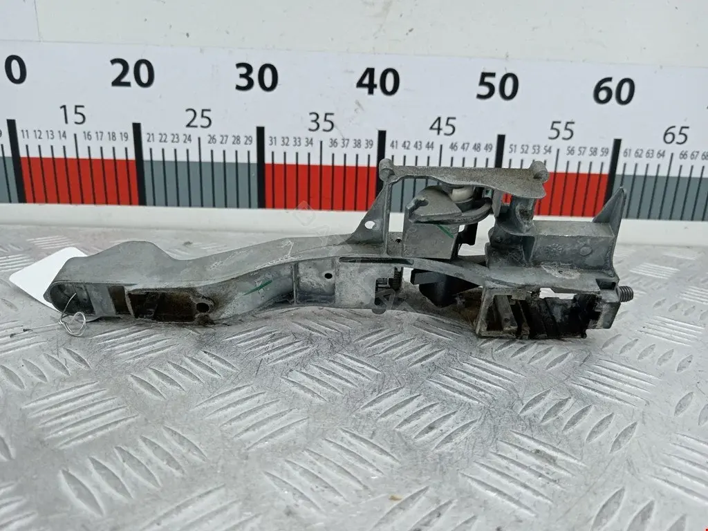 Кронштейн ручки двери 1951302