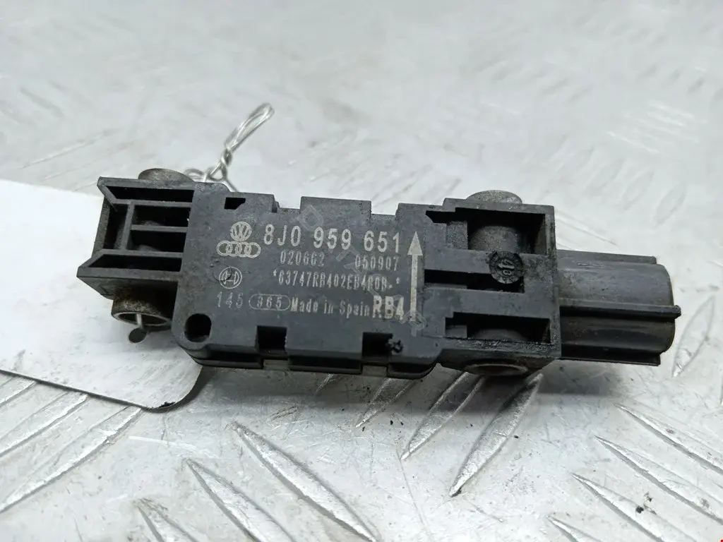 Датчик удара 8J0959651
