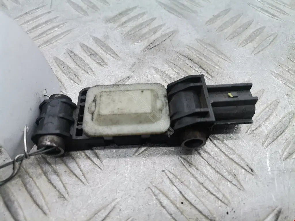 Датчик удара 8E0959651A, V10720875