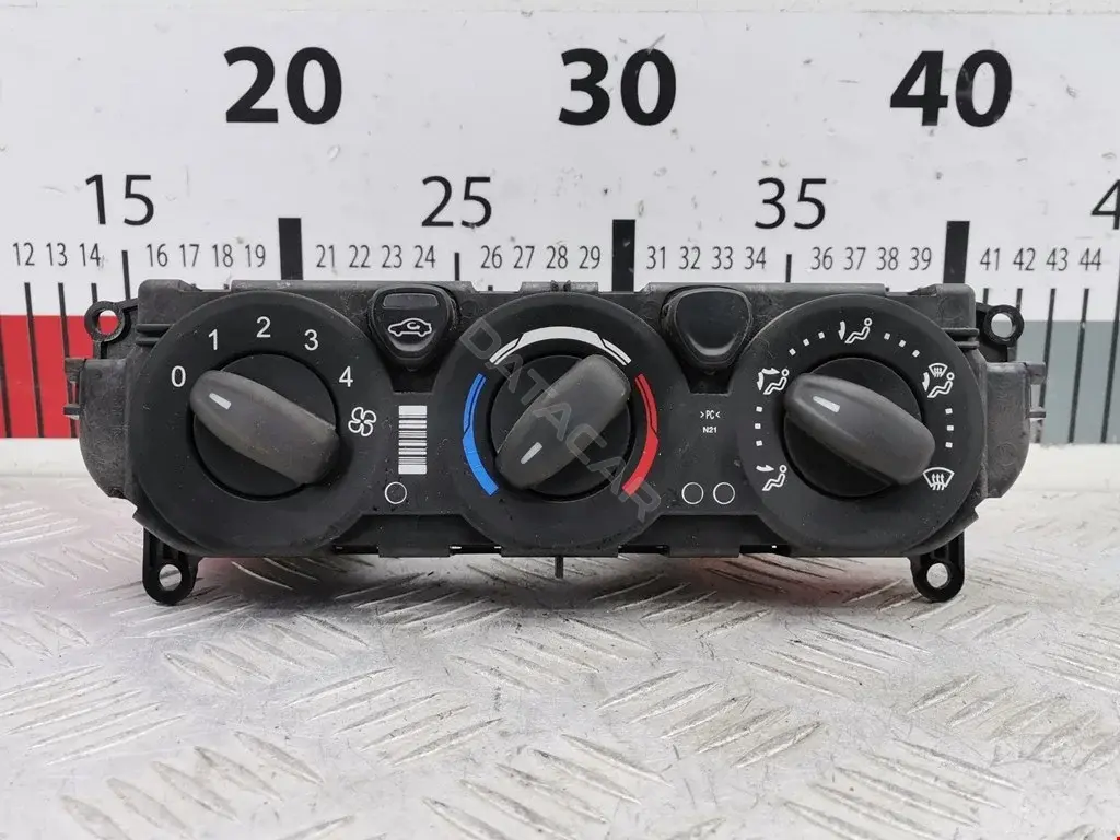 Блок управления климат-контролем GK2T18549