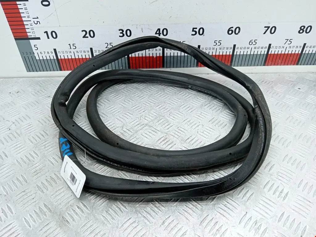 Уплотнитель двери 1T0867911G