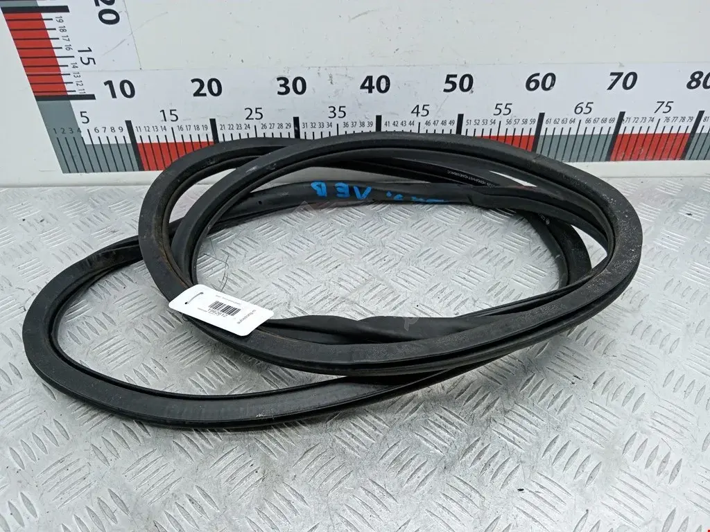 Уплотнитель двери 1T0867913L