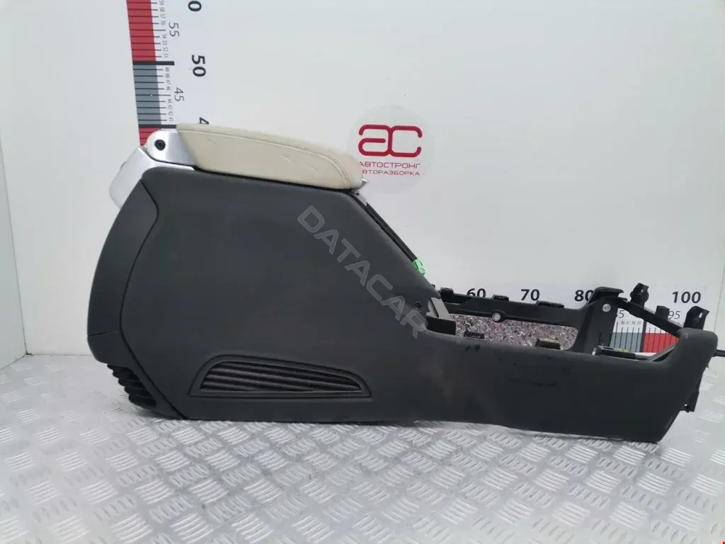 Подлокотник FJZ500130XXX, LR027766