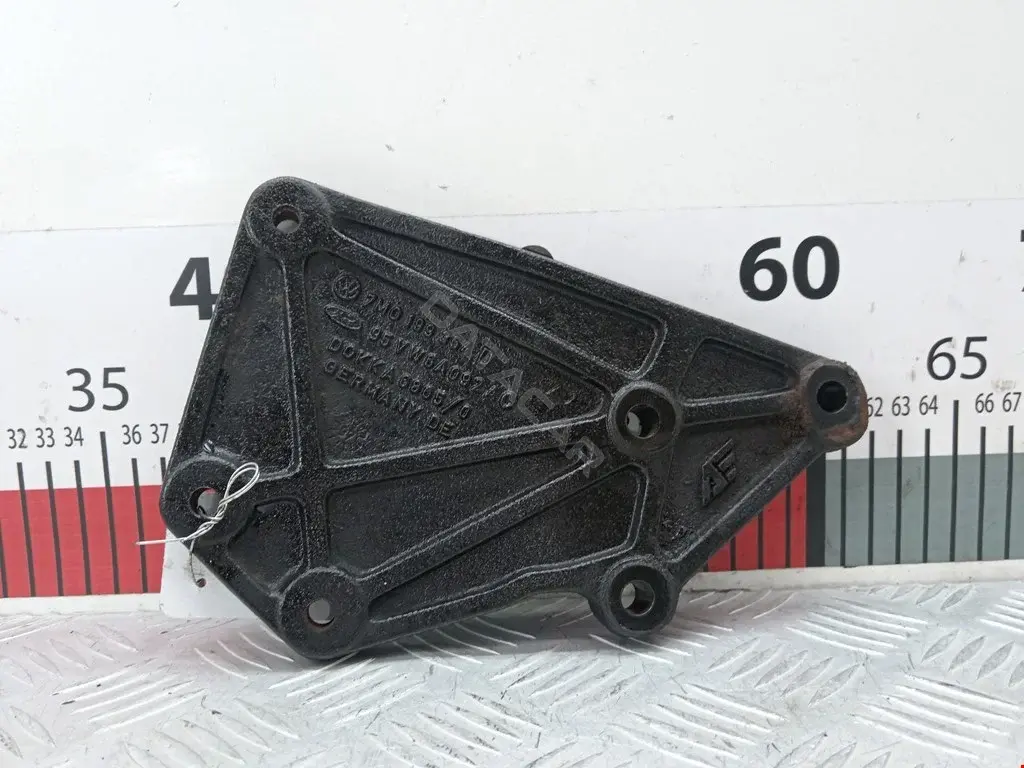 Кронштейн двигателя 7M0199354D