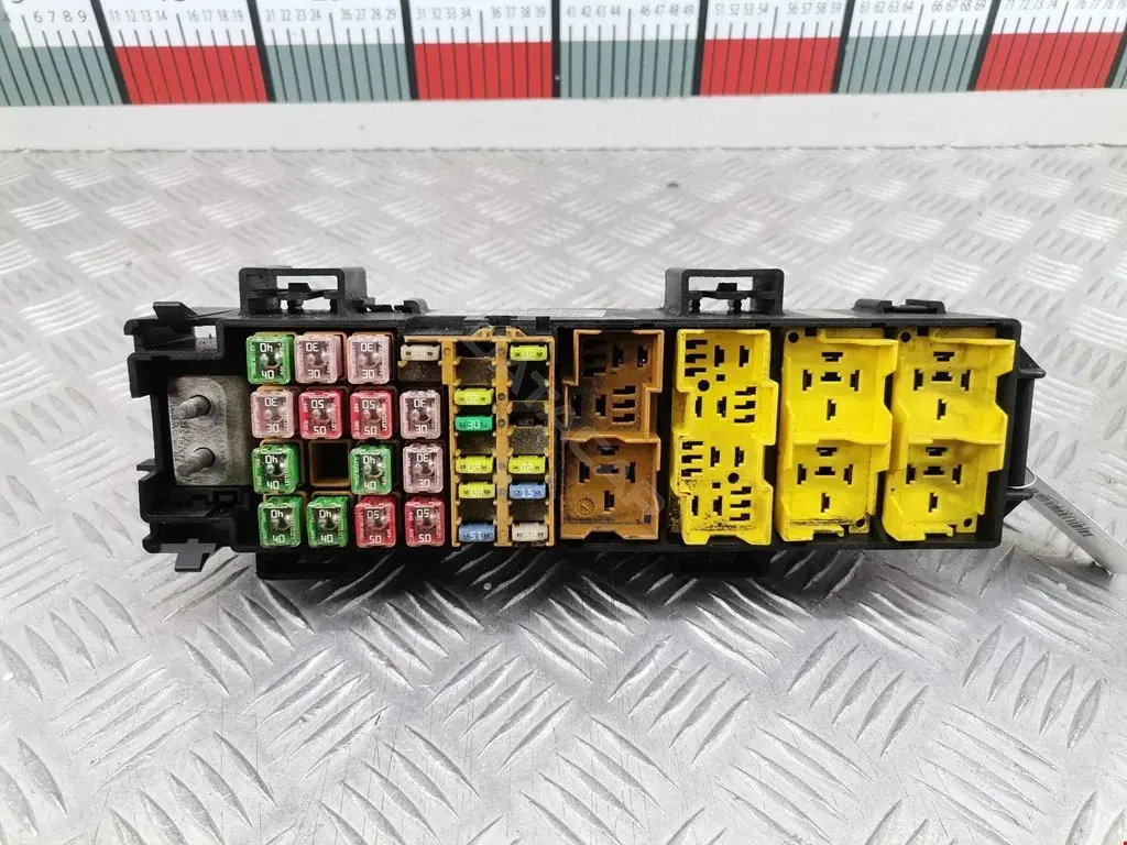 Блок предохранителей 56050346AF