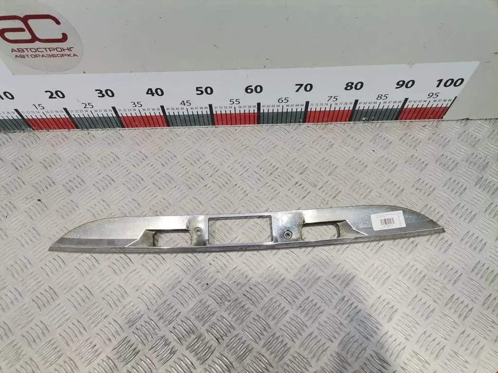 Накладка крышки багажника A2117400493