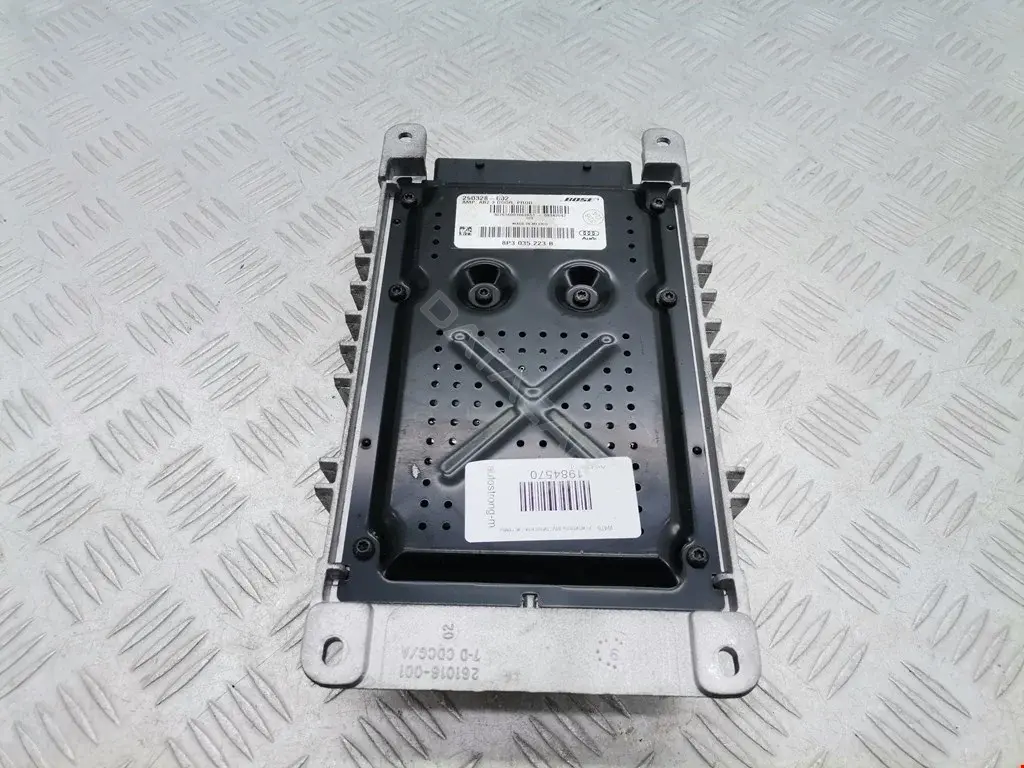 Усилитель музыкальный 8P3035223B