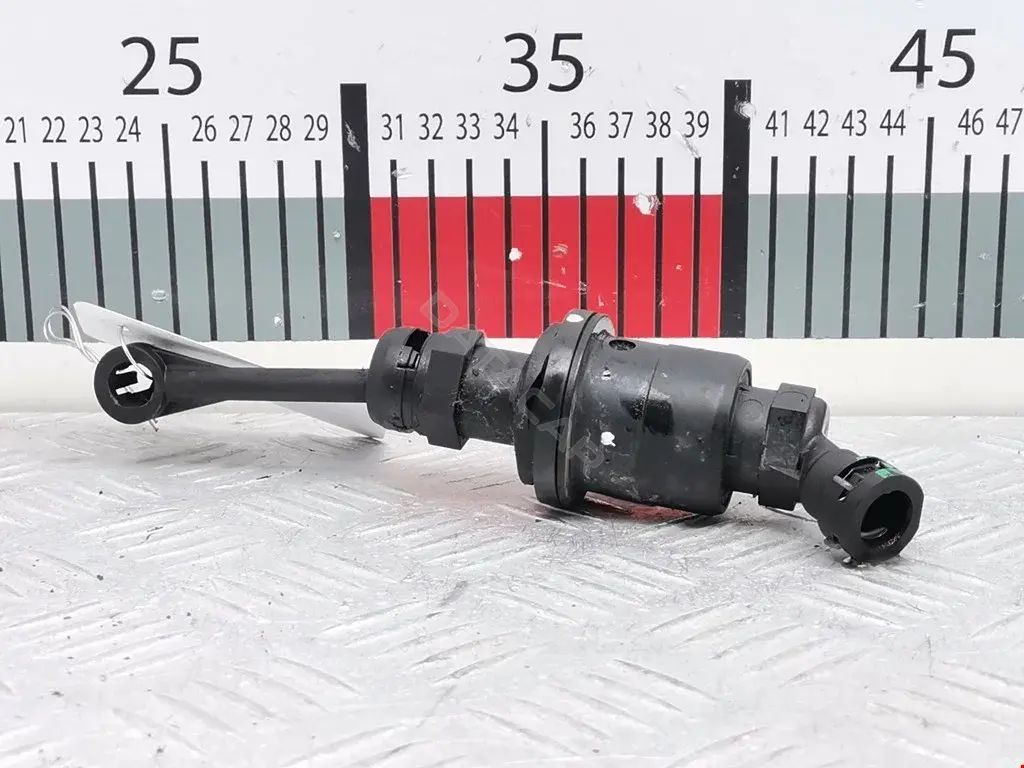 Главный цилиндр сцепления 30610JD000