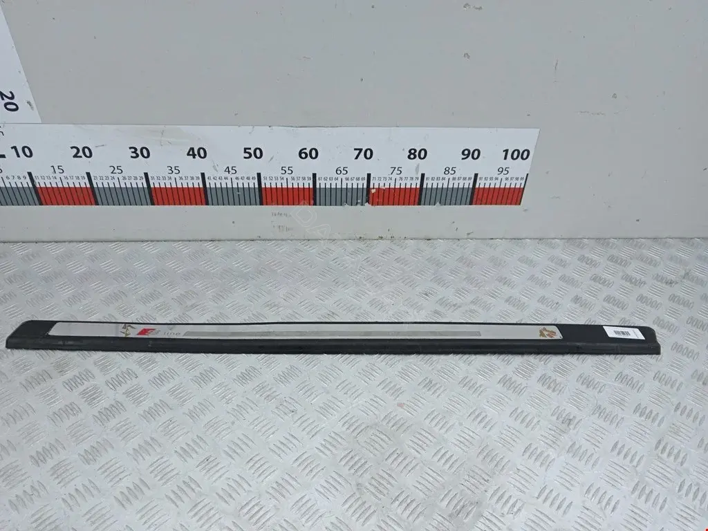 Накладка на порог 8P3853492J