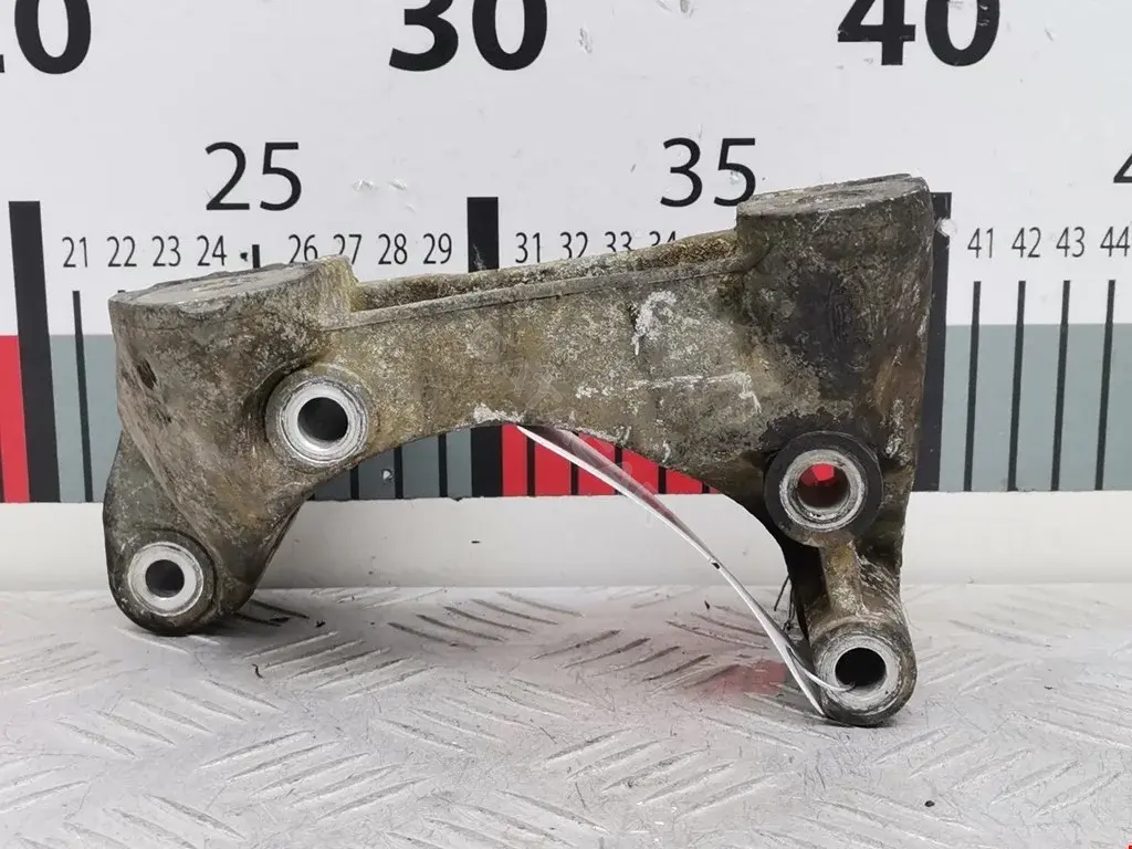 Кронштейн двигателя 1465151, 6G906030AA