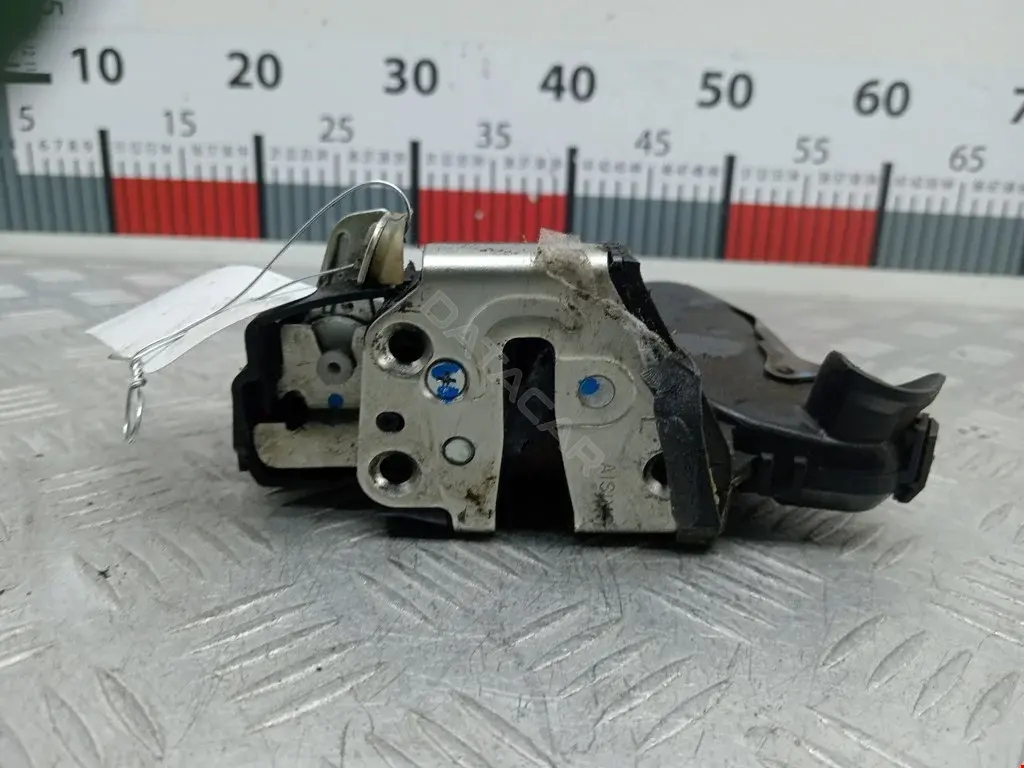 Замок двери 690400K060