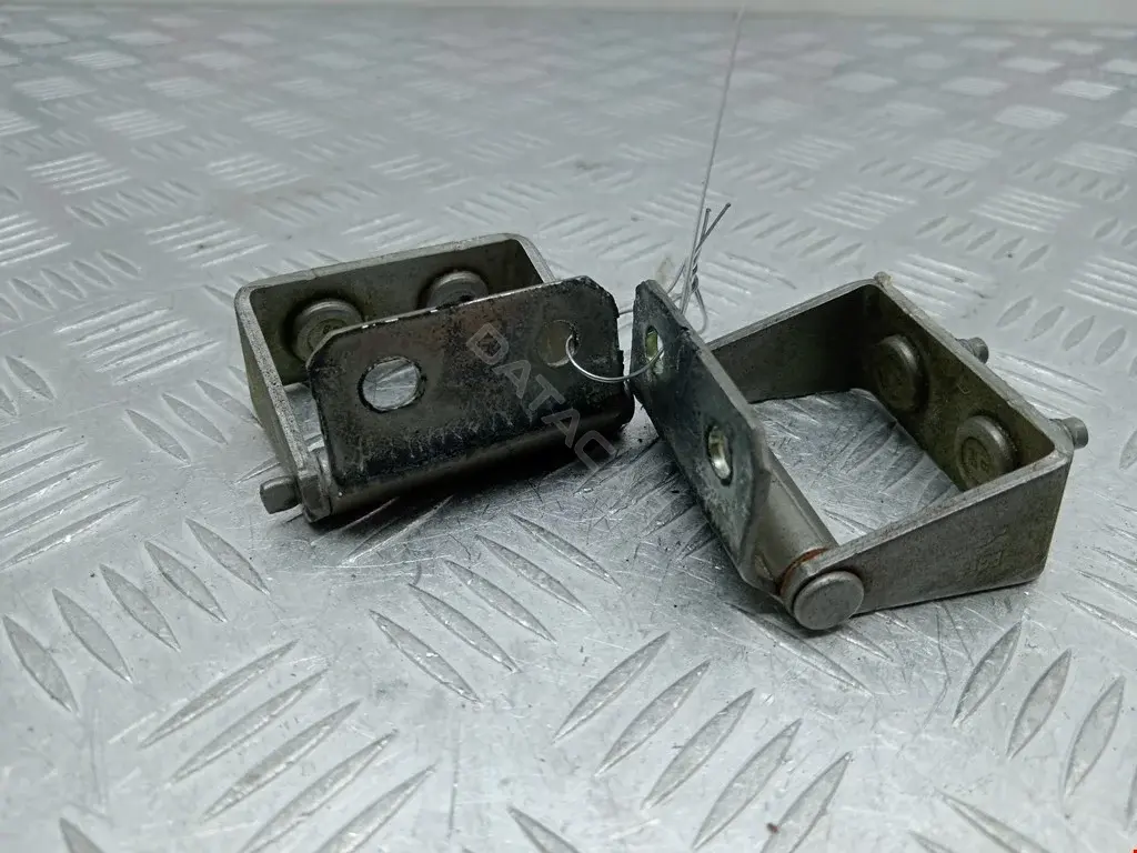 Петля крышки багажника 90400AV730