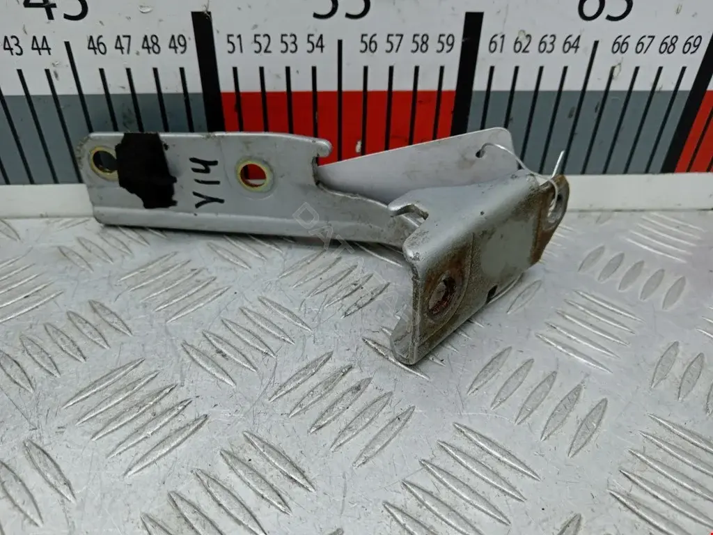 Петля капота MR292043