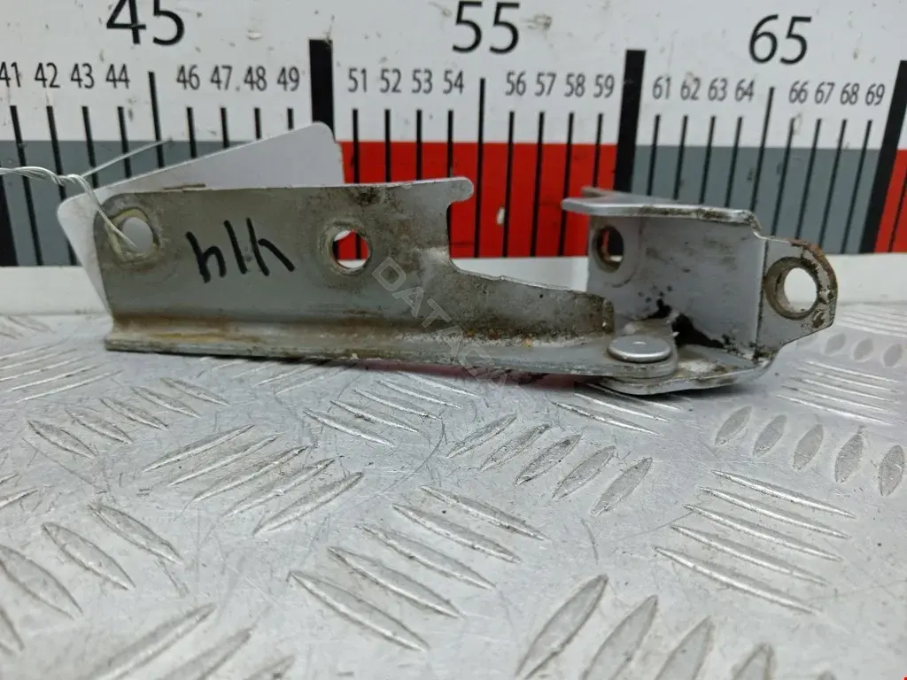 Петля капота MR292044