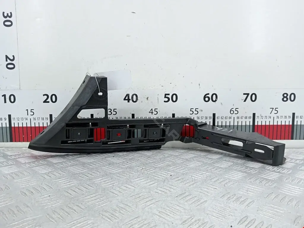 Кронштейн-направляющая бампера 00X10432, 100A10220, 141CE2603