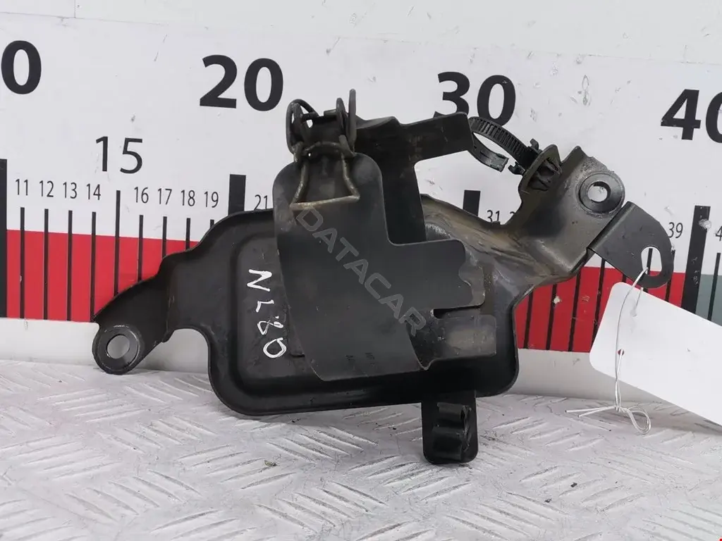 Кронштейн топливного фильтра MR597636