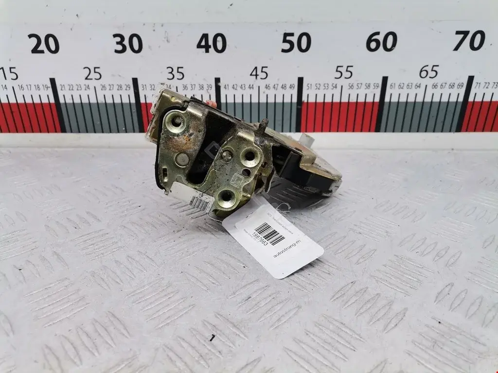 Замок двери 82503BM760