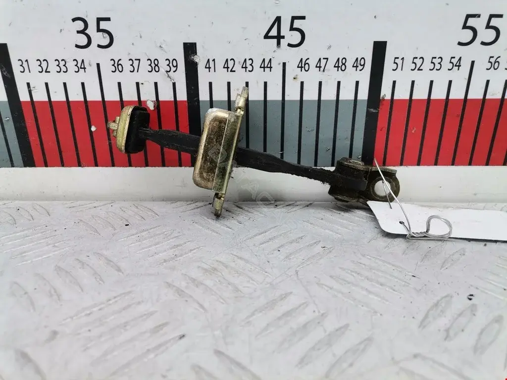 Ограничитель двери 82430BU000