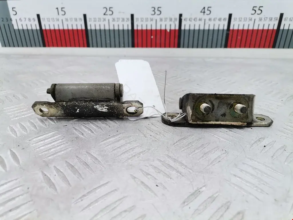 Петля крышки багажника 904002F730