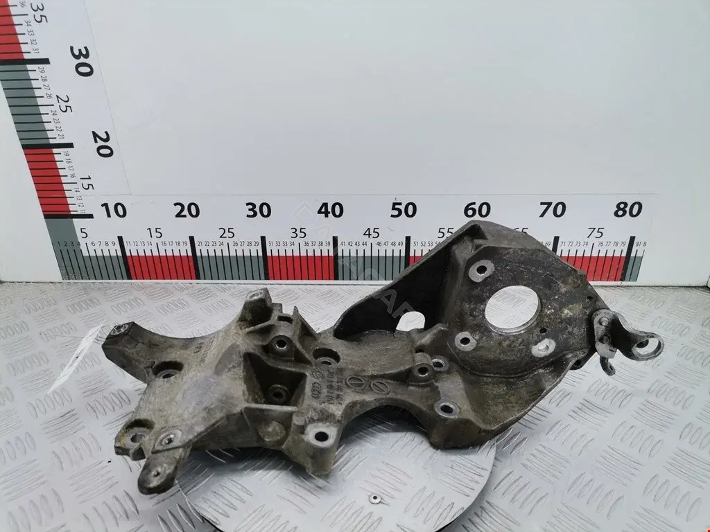 Кронштейн генератора 03L903143Q